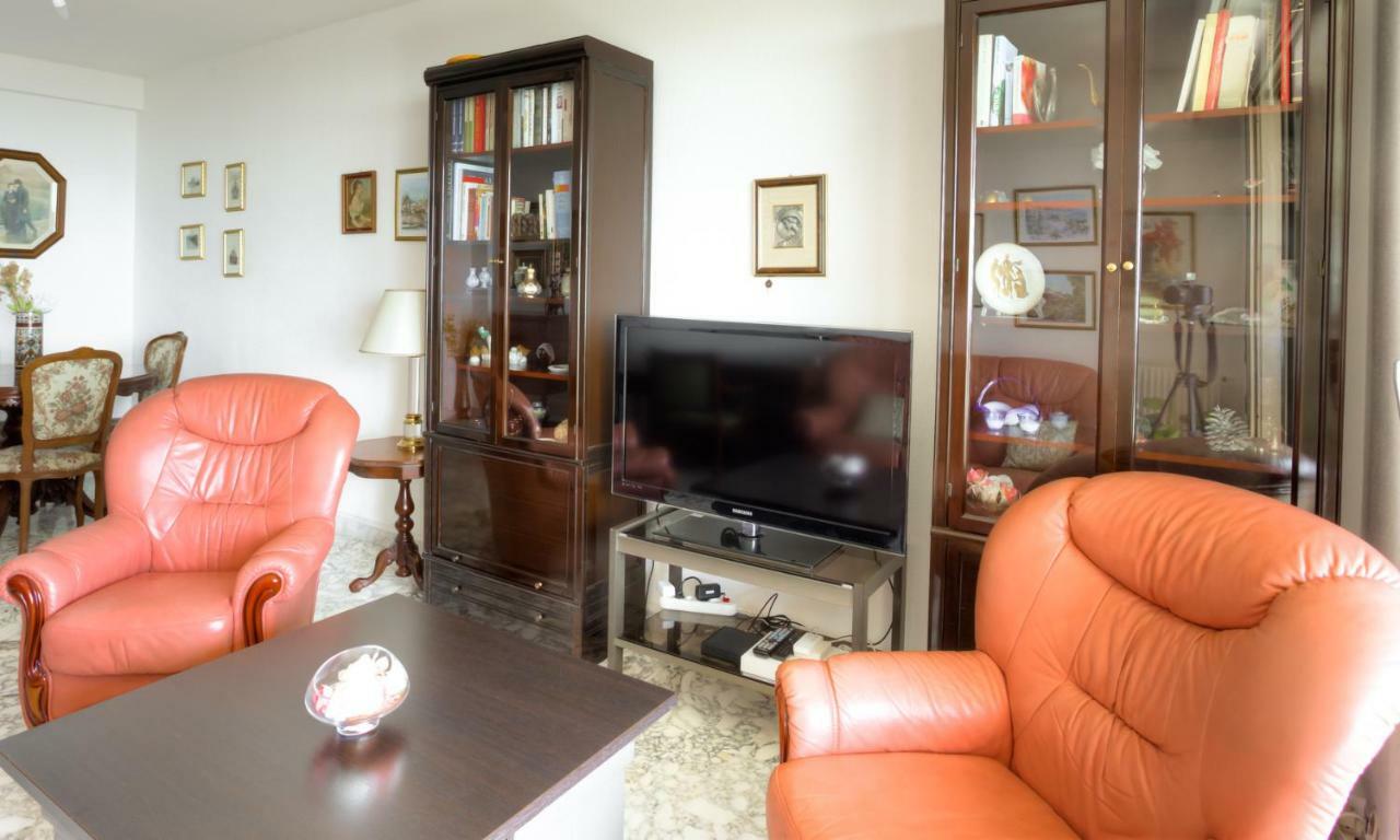 Confortable 3 Pieces Avec Superbe Vue Mer Appartamento Nizza Esterno foto